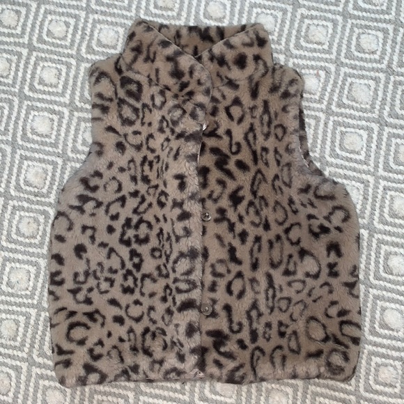 Epic Threads Other - Leopard Faux Fur Vest